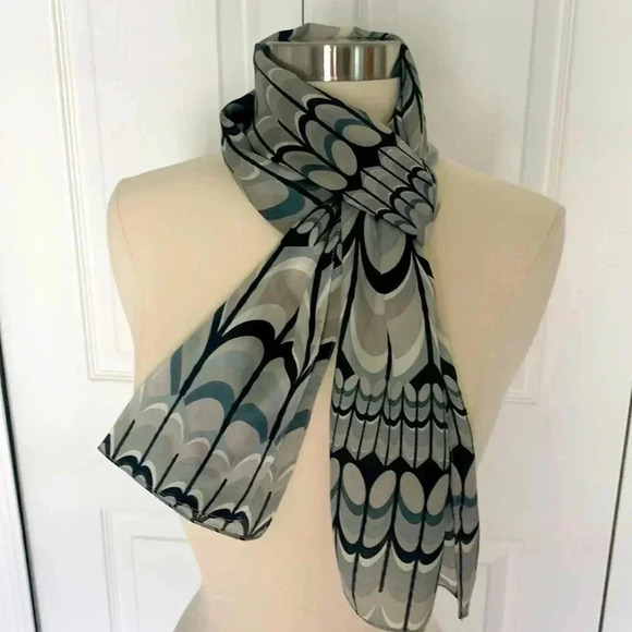 Retro print scarf - Picture 1 of 3